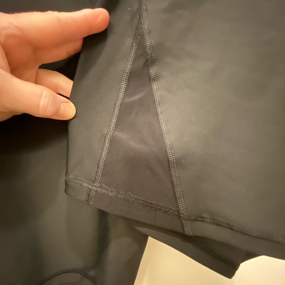 Kinesis high waisted 7” length workout shorts in black - Picture 5 of 7